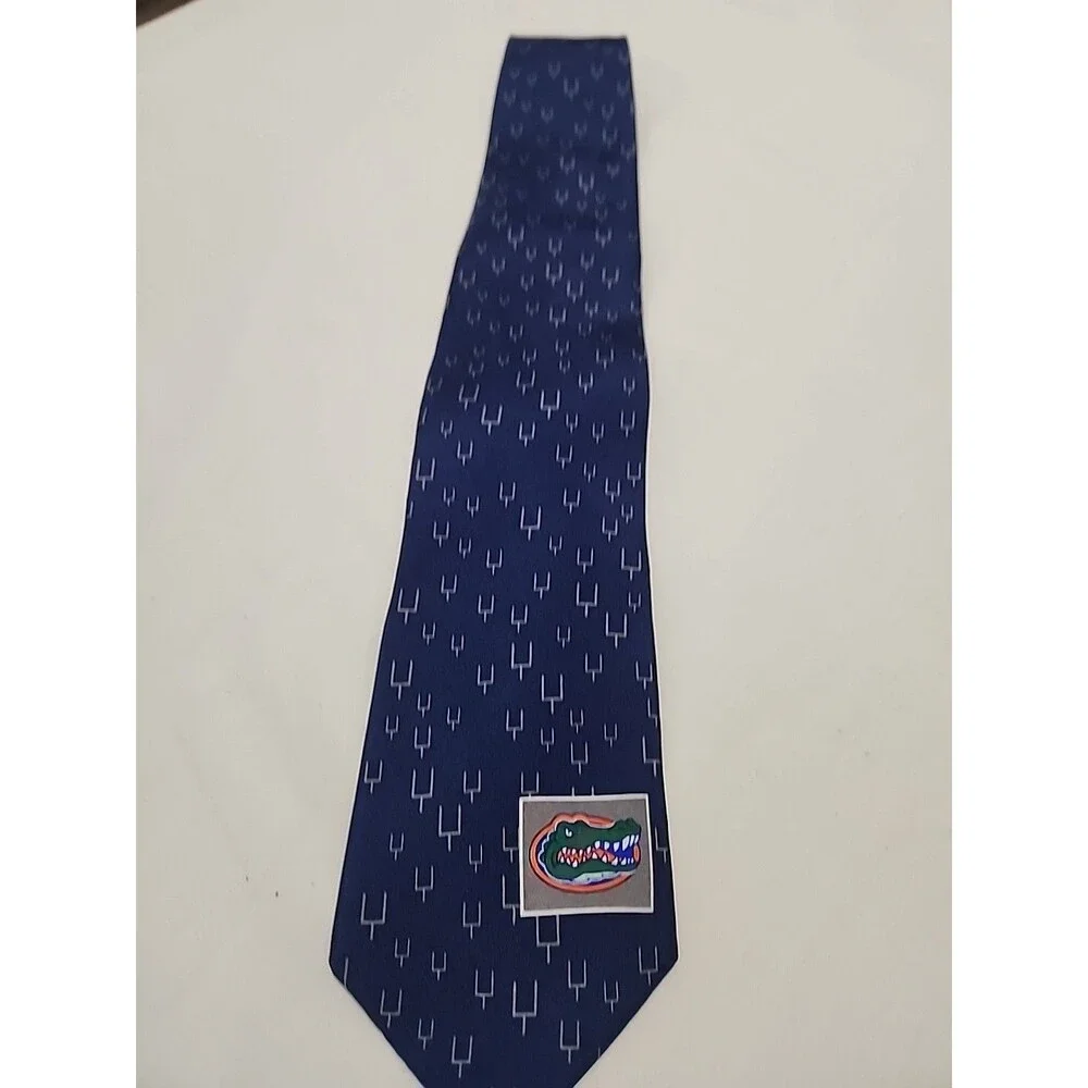 NWT The University Florida Gators FOOTBALL On A Brand New 100% Silk Neck Tie!
